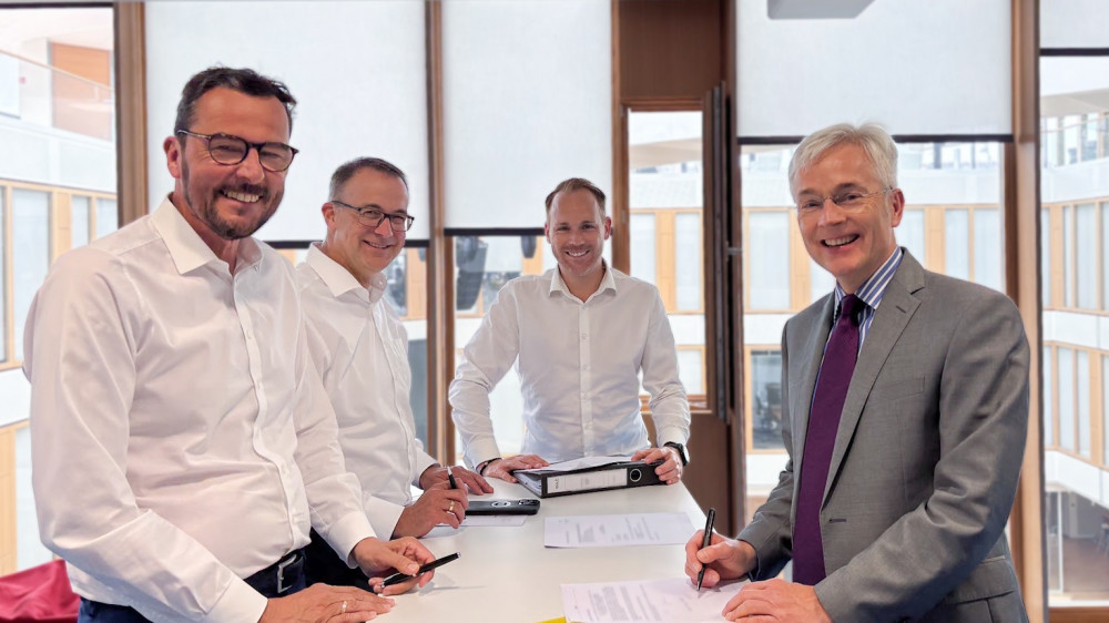 v.l.n.r.: Jürgen Schmitz, stellvertretender Vorstandsvorsitzender des BGV, Matthias Kreibich, Vorstandsvorsitzender des BGV, Dr. Philipp Lechner, Vorstandsmitglied des BGV, Dr. Joachim Mellmann, Notar