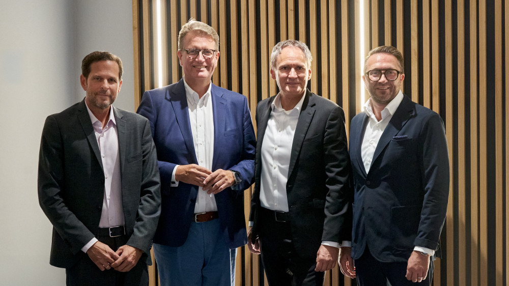 v.l.n.r.: Patrick Vehoff, Vorstand die Bayerische ProKunde AG & compexx Finanz AG , Martin Gräfer, Vorstandsmitglied der Bayerischen, Frank Lamsfuß, Vorstandsmitglied der BarmeniaGothaer und Markus Brochenberger, Vorstandsvorsitzender der compexx Finanz AG.