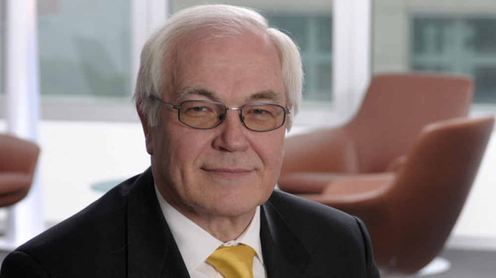 Die Mitgliedervertreter der Barmenia Krankenversicherung a. G. und Barmenia Lebensversicherung a. G. sowie die Hauptversammlung der Barmenia Allgemeine Versicherungs-AG haben Dr. Josef Beutelmann, bislang Vorstandsvorsitzender der drei Unternehmen, in die Aufsichtsräte gewählt.