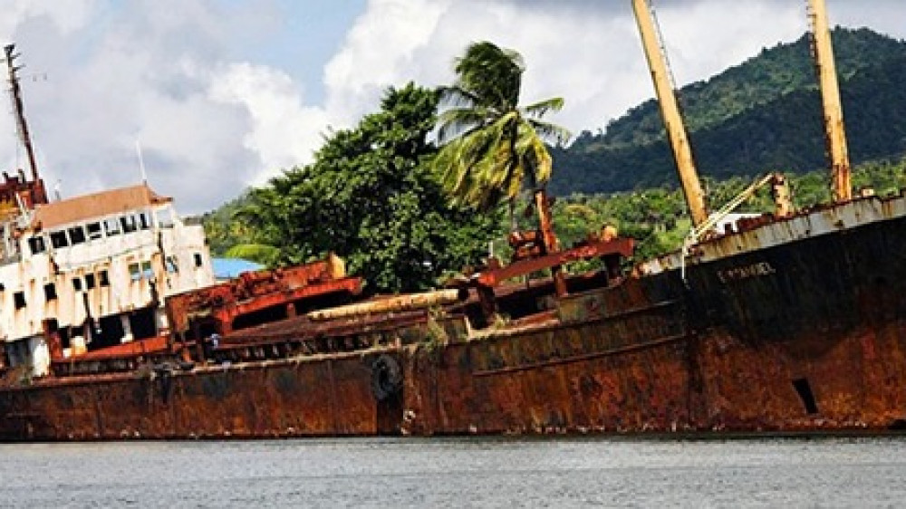 So sieht die Wirklichkeit bei vielen Schiffsfonds aus: Die Kähne liegen vor Anker und rosten vor sich hin (Symbolfoto)
