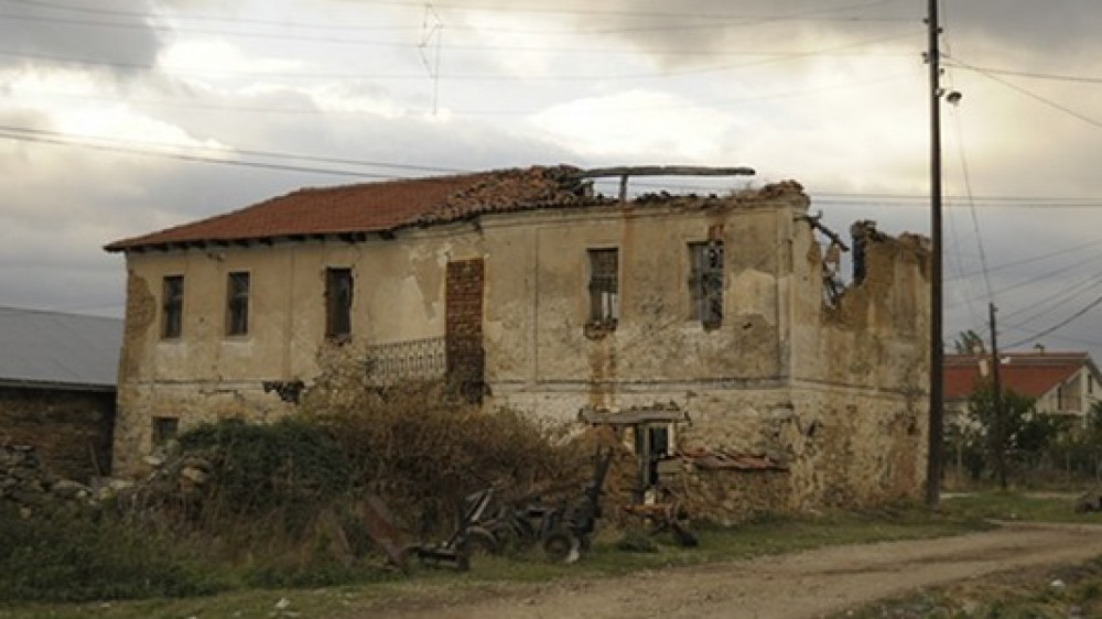 Die Verbraucherzentrale Nordrhein-Westfalen weist darauf hin, dass aktuell viele Hausbesitzer Schreiben erhalten, in denen ihnen das Weiterführen der Wohngebäudeversicherung nur mit erheblichen Preiserhöhungen angeboten wird.