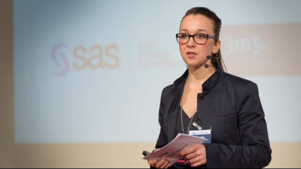 Antje Gellert von den Versicherungsforen Leipzig moderierte das 3. Fachsymposium \"Social Media in der Versicherungswirtschaft\"