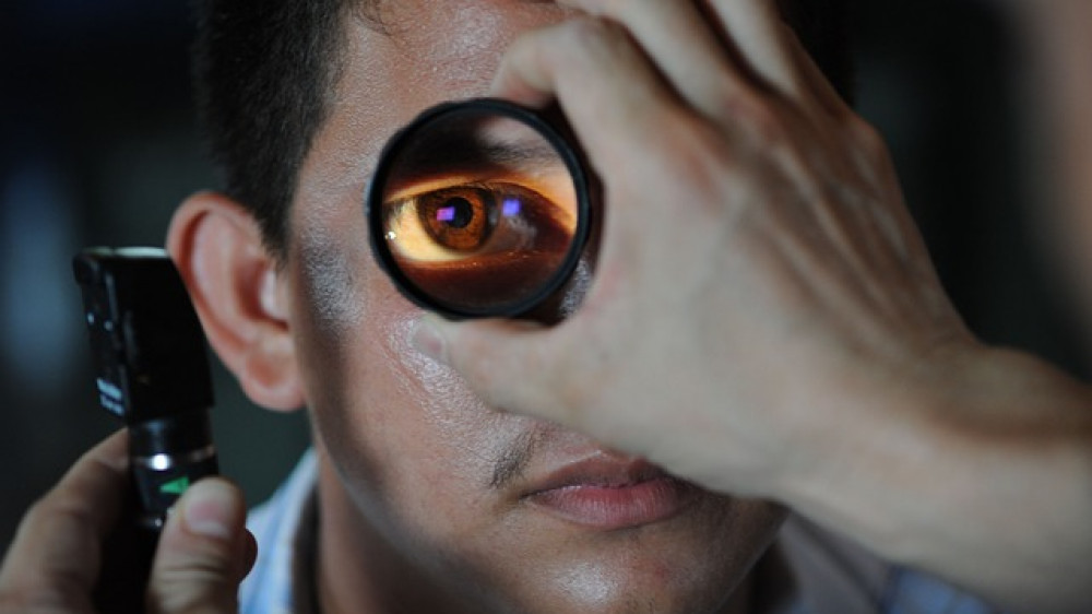 Da sollte man genauer hinsehen: Wenn man zu Vertragsbeginn einen Risikozuschlag auf seine Krankenversicherungsbeiträge zahlt und diese Erkrankung vollständig ausgeheilt ist, sollte man seinem Versicher dies mitteilen. Er ist rechtlich verpflichtet, den Risikozuschlag dann aufzuheben.