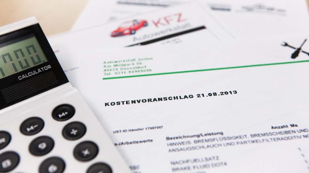Liegen die tatsächlich angefallenen Reparaturkosten nach einem Kfz-Sachschaden unter den, vom Sachverständigen angesetzten, Kosten, erhält der Geschädigte, im Falle einer fiktiven Abrechnung, nicht den Differenzbetrag.