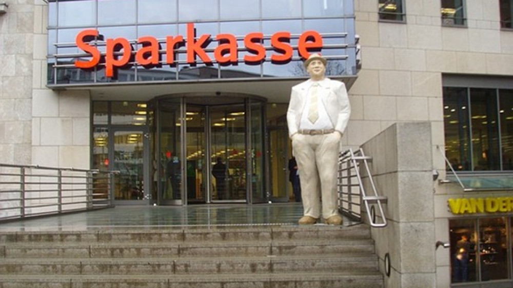 Die Sparkassen-Versicherer und andere öffentliche Anbieter sind mit dem Jahr 2013 zufrieden.