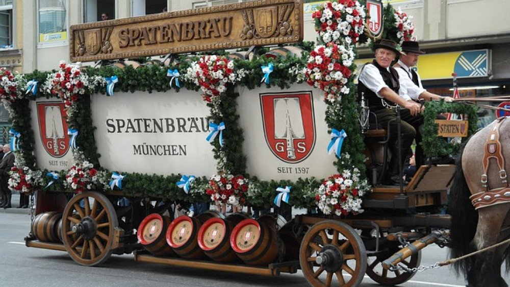 Ein Bierwagen beim Oktoberfest (Archivfoto). Am Samstag wurde das 181. Oktoberfest in München eröffnet.