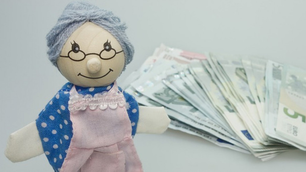 Der frühere Bundesarbeitsminister Norbert Blüm scheint vom Glauben an die Rente abgerückt zu sein.