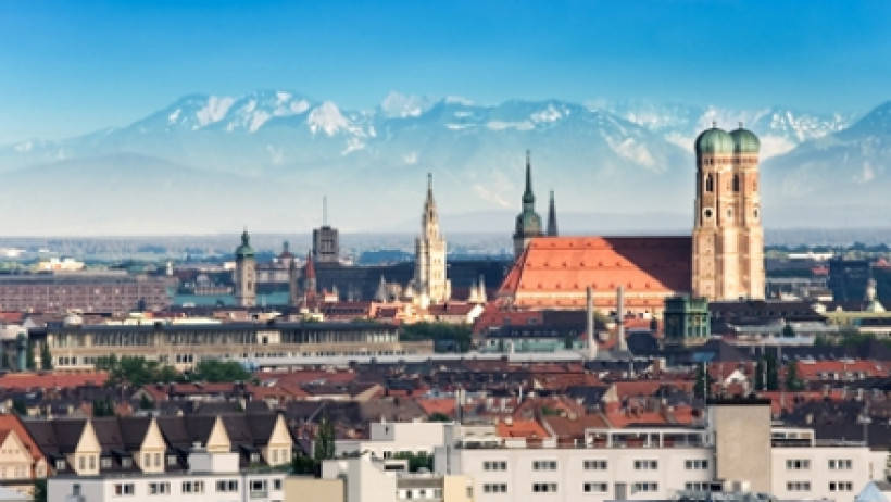 Versicherungsgruppe die Bayerische blickt auf erfolgreiches Geschäftsjahr 2014 Versicherungsgruppe die Bayerische blickt auf erfolgreiches Geschäftsjahr 2014