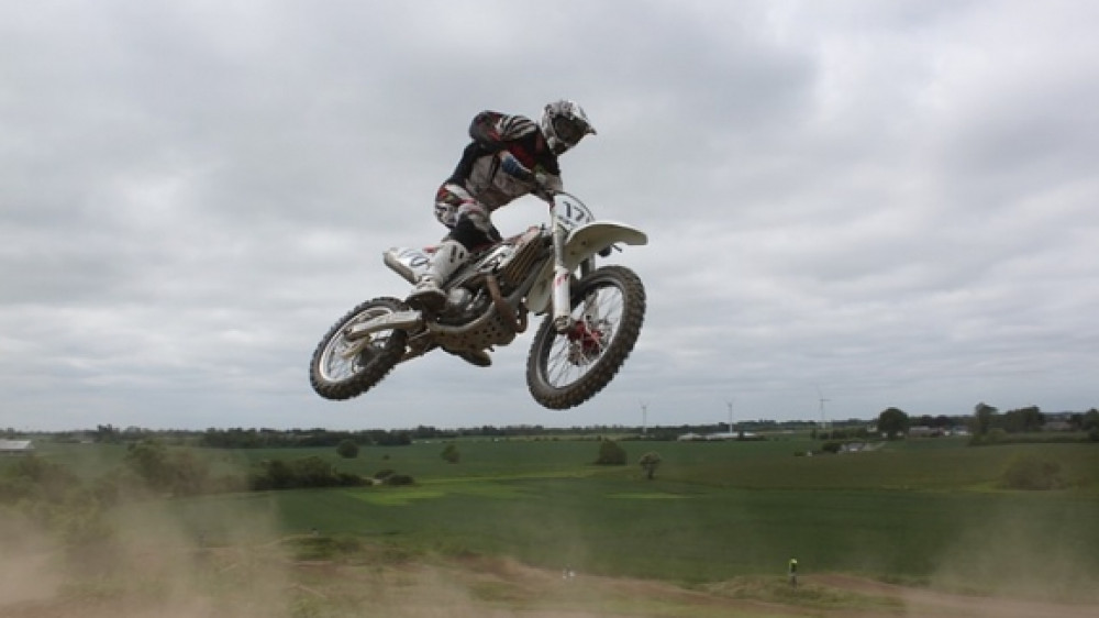 Motorradfahrer können mit einem Wechsel des Saisonkennzeichens Geld sparen.