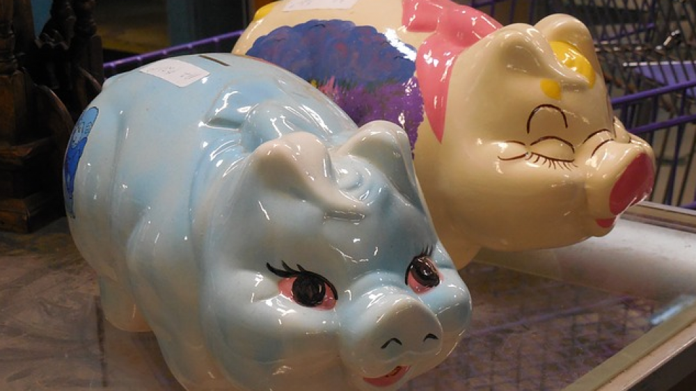 Lohnt sich die bAV fürs Sparschwein? Fest steht: die Krankenkassen langen ebenfalls zu.