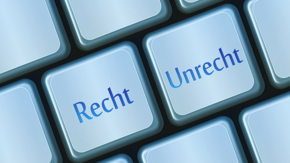 Ohne Rechtsschutzversicherung kann Recht bekommen teuer werden oder Verzicht bedeuten.