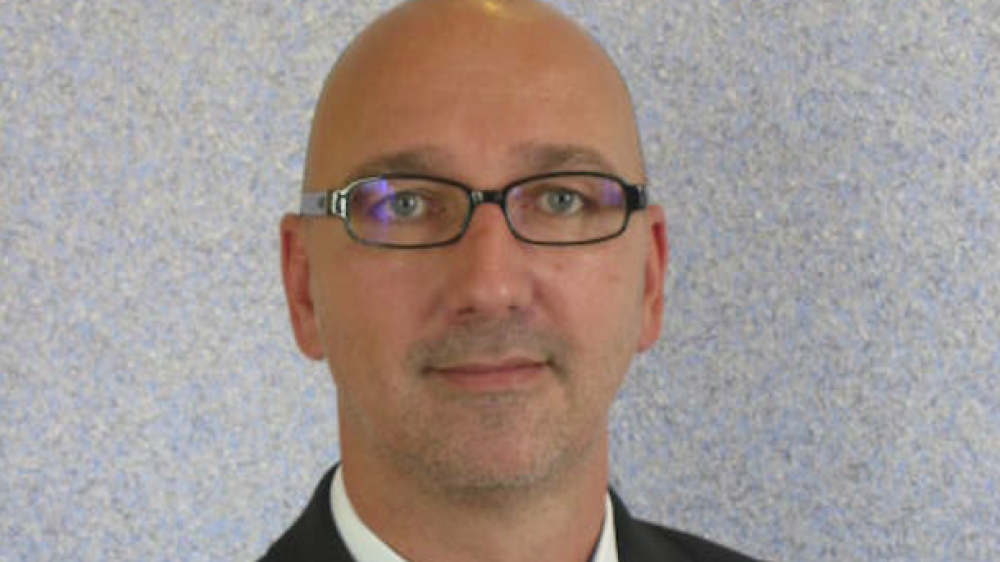 Michael Hillenbrand, Vorstand der dvvf Deutsche Verrechnungsstelle für Versicherungs- und Finanzdienstleistungen AG, Versicherungsbetriebswirt (DVA) und gerichtlich zugelassener Versicherungsberater, zeigt sich im Versicherungsbote-Interview angriffslustig.