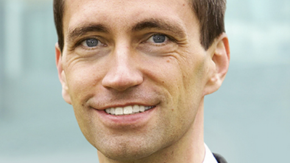 Ergo-Vorstand Dr. Clemens Muth kündigt an, die Ergo werde sich aus dem Geschäft mit klassischen Lebensversicherungen weitestgehend verabschieden.