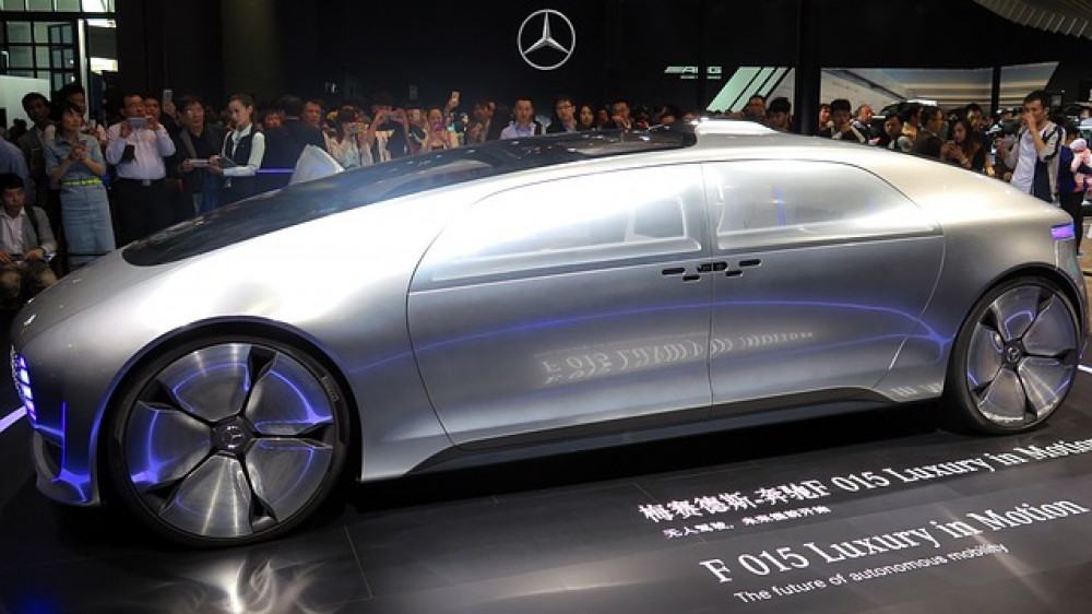 Das Zukunfts Auto-Bald Selbstfahrend, doch die deutschen fahren lieber selbst.