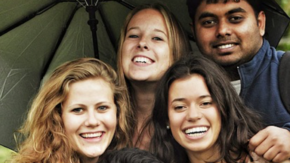 Studenten einer internationalen Universität (Symbolfoto). Die Versicherungswirtschaft ist für Ökonomiestudenten eher unattraktiv.
