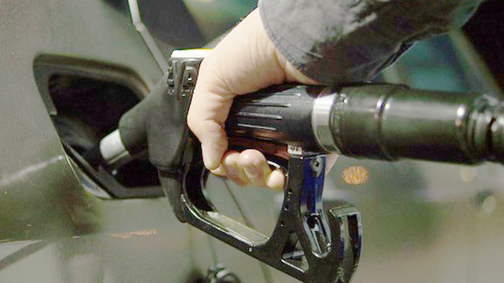Wer Diesel tankt, muss oft höhere Kfz-Versicherungsprämien zahlen (Symbolbild).