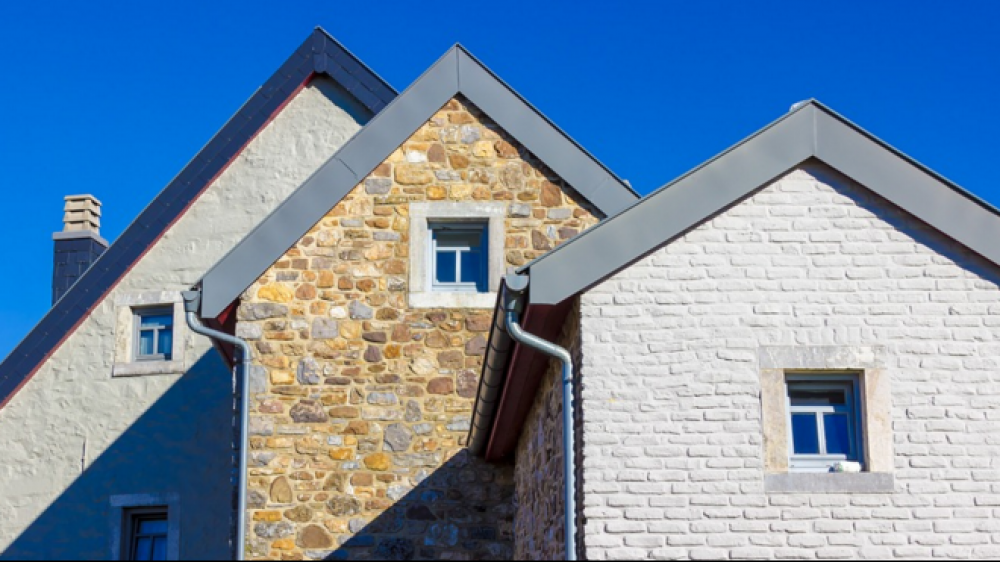 Die Wohngebäudeversicherung soll greifen, wenn es richtig teuer wird - deshalb sollte man kleine Reparaturen besser selbst zahlen.