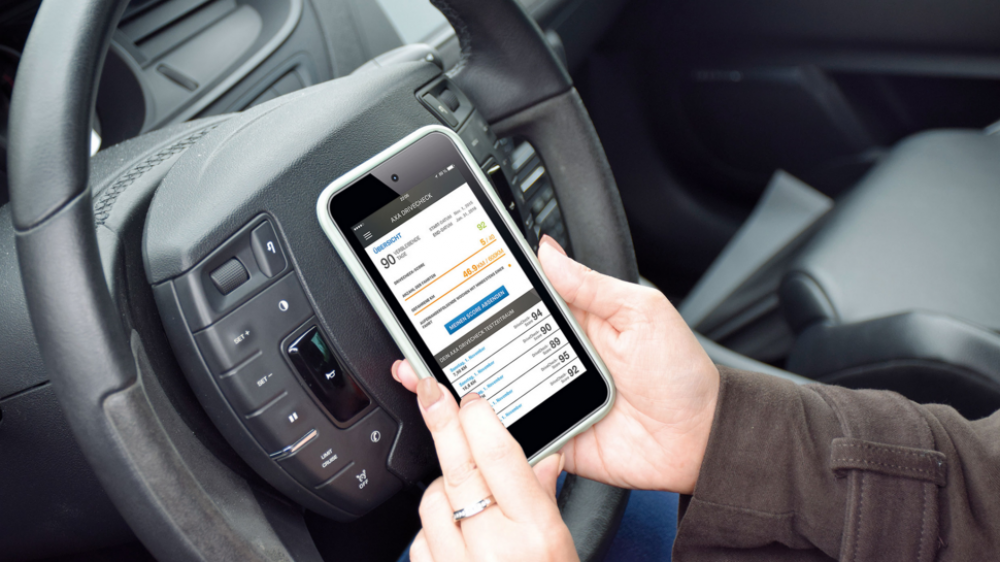 Die Axa startet in der Kfz-Versicherung einen Telematik-Tarif für junge Fahrer - und will nicht alle Daten erheben.