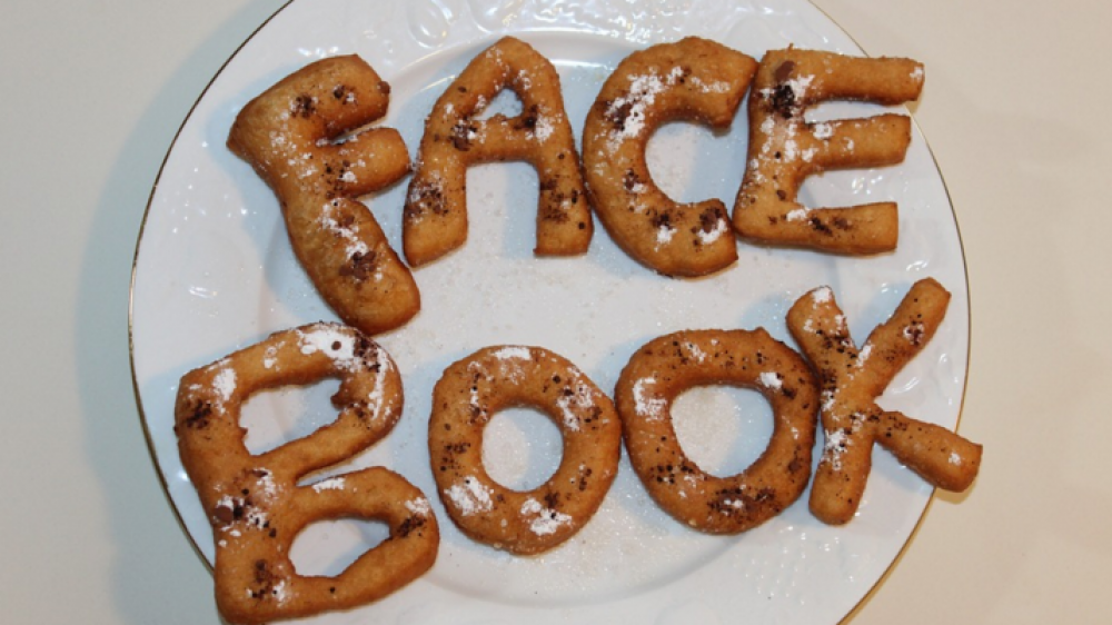 Online- trifft Offline-Marketing? Ein Facebook-Krapfen (Symbolbild).