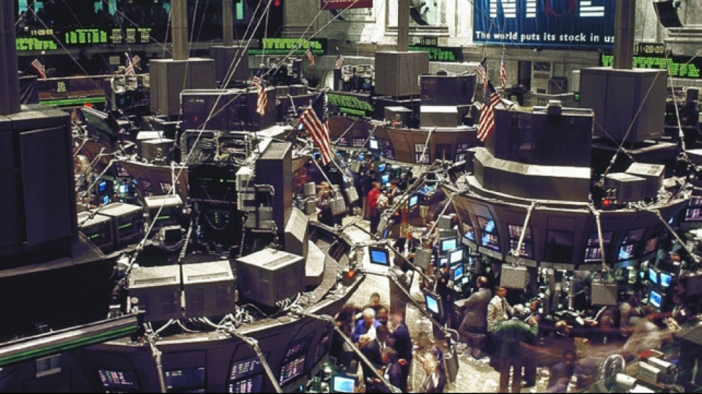 Archivaufnahme vom Handelssaal der New Yorker Börse. Die Bundesbürger zeigen sich zurückhaltend gegenüber Aktien (Symbolbild).