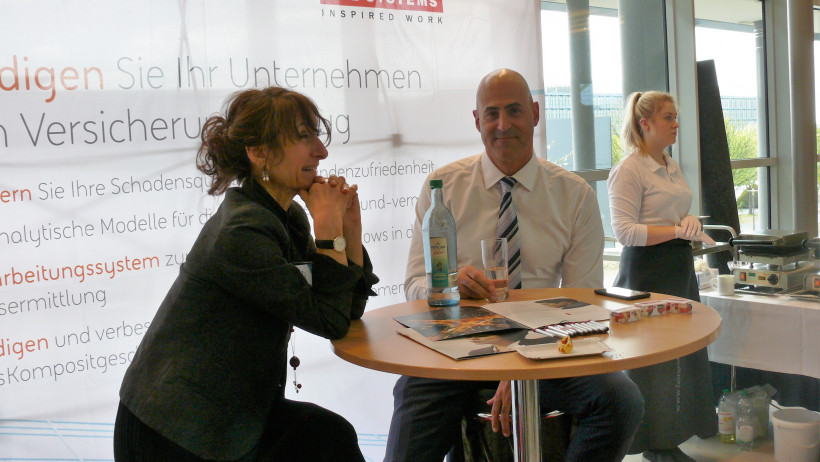 Am Stand des Partners für das System zur Aufdeckung von kriminellen Machenschaften