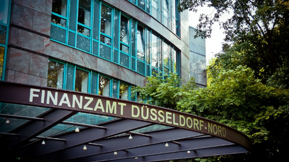 Das Finanzamt Düsseldorf. Mitarbeiter des Öffentlichen Dienstes bekommen weniger Betriebsrente (Symbolbild).