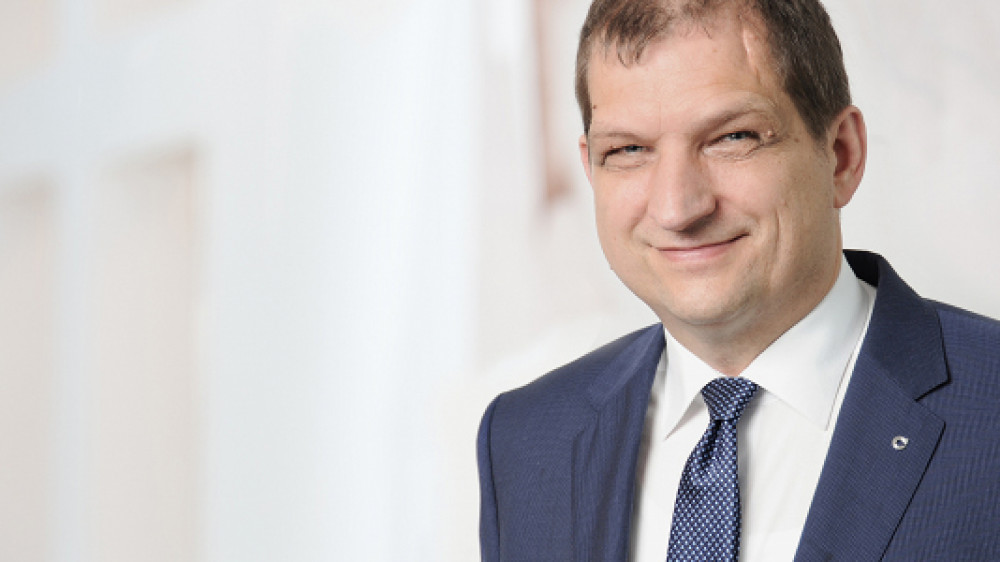 Herrn Dr. Helmut Hofmeier, Vorstand Leben im Continentale Versicherungsverbund