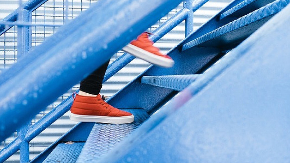 Die Zahl der zugelassenen Vermittler ist im vierten Quartal 2016 von 37.147 auf 37.229 Personen angestiegen.