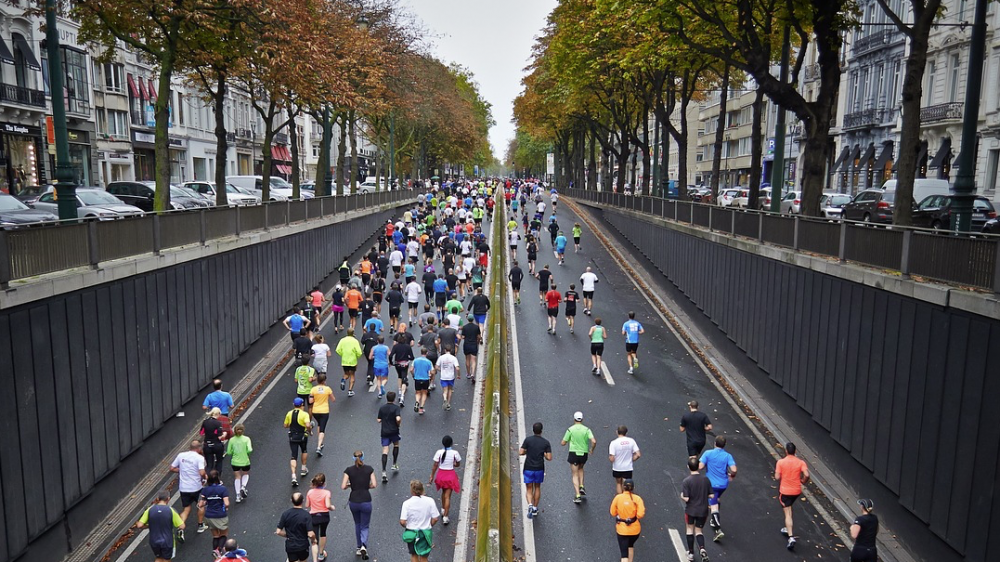 Ein Mann behauptete im Rollstuhl zu sitzen - lief aber Marathon. Das kostete ihn seine Berufsunfähigkeits-Rente (Symbolbild).