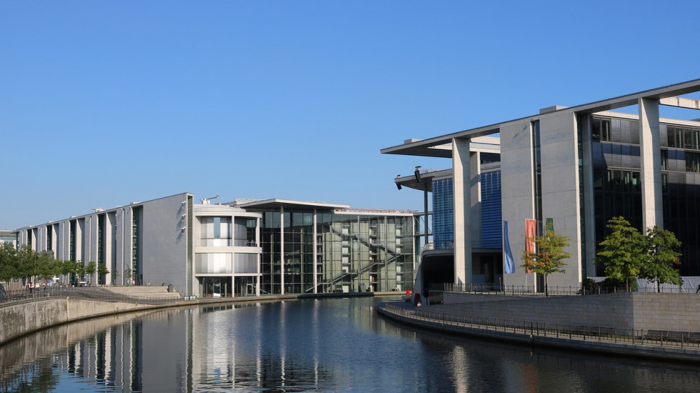 Blick auf das Marie-Elisabeth-Lüders-Haus, Teil des Regierungssitzes in Berlin. Die Bundestagsabgeordneten haben sich soeben eine Diätenerhöhung gegönnt.