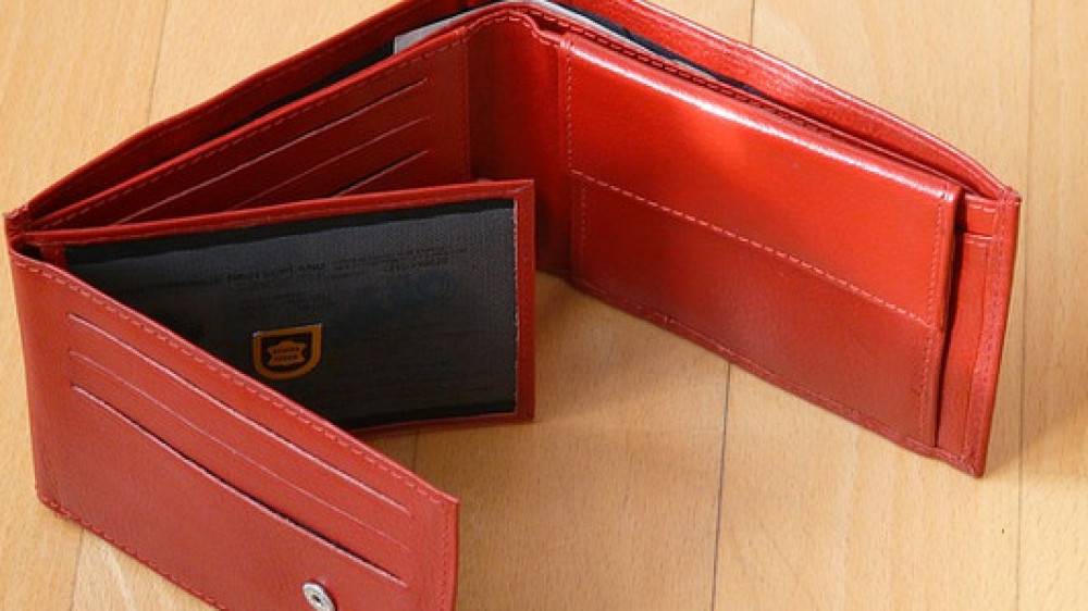 Die Rentengeschenke der Großen Koalition aus Union und SPD kommen älteren Bürgern zugute zu Lasten der der Rentenkasse, die von jungen Arbeitnehmern zu füllen sind.