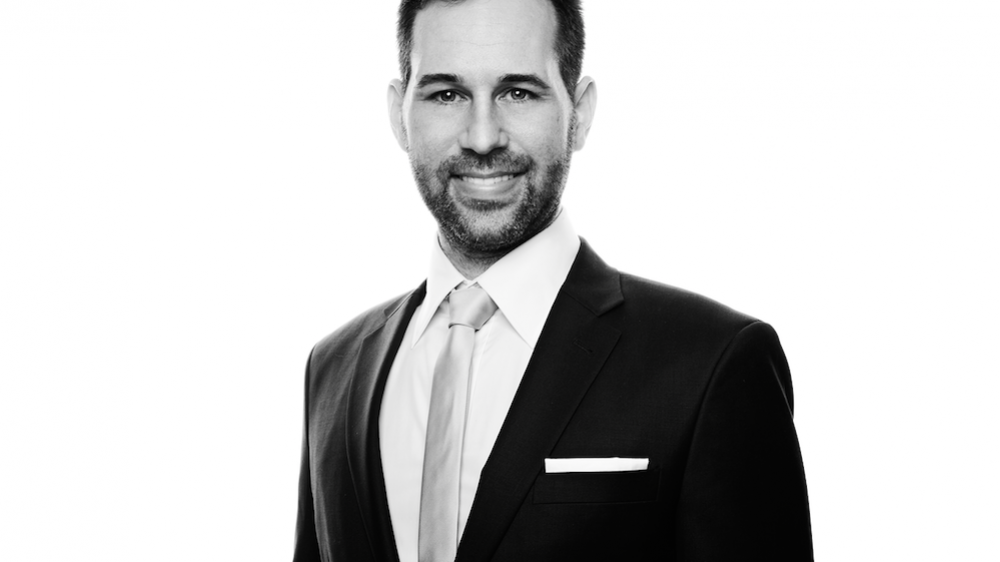 Dennis Potreck ist CEO und Mitgründer von MOTION8 sowie Fachbereichsleiter für Rückabwicklung von Altersvorsorgeverträgen im Bundesverband der Sachverständigen für das Versicherungswesen e.V. sowie im Verbraucherschutz für Versicherte e.V.