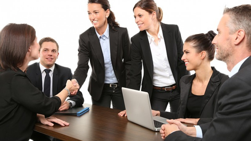 XING vs. LinkedIn XING vs. LinkedIn