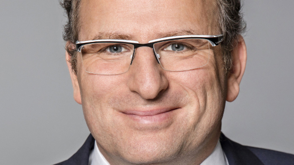 Matthias Maslaton solle zusätzlich die Aufgaben von Johannes Kathan übernehmen und damit das neue Ressort „Konzern Vertrieb, Produkt und Innovation“ leiten.