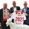 DEVK-Vorstandsvorsitzender Gottfried Rüßmann und Hans-Joachim Nagel, Leiter der DEVK-Hauptabteilung Unternehmenskommunikation, Bank- und Direktvertrieb, mit FC-Geschäftsführer Alexander Wehrle. DEVK wird Sponsor beim 1. FC Köln