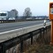 Notrufsäulen an der Autobahn könnten bald der Vergangenheit angehören: E-Call-Technik soll ab März 2018 die Ortung jedes verunfallten Wagens erlauben (Symbolbild). Versicherungswirtschaft und Autohersteller streiten um Daten