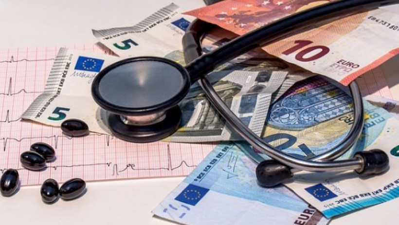 Krankenversicherung - Kassenpatienten zahlen 448 Euro aus eigenem Geldbeutel Krankenversicherung - Kassenpatienten zahlen 448 Euro aus eigenem Geldbeutel