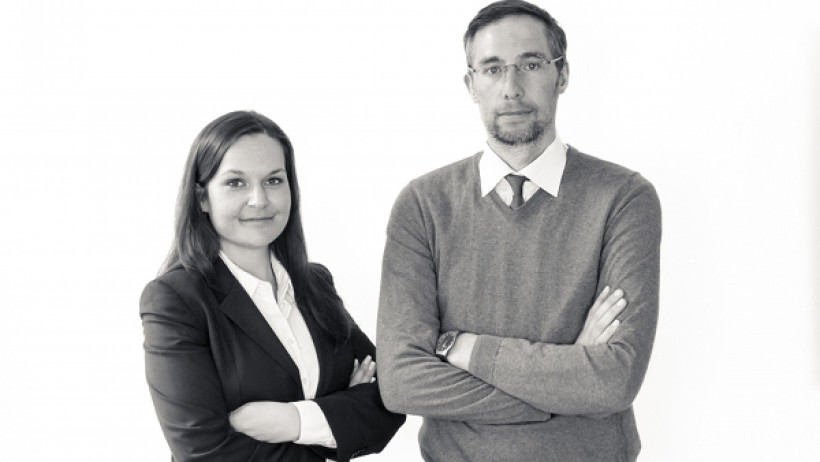 Frau Aylin Pratsch und Rechtsanwalt Christian Luber, LL.M., M.A., Fachanwalt für Versicherungs- und Kapitalmarktrecht.