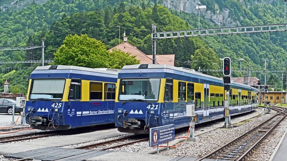 Züge der Schweizer Bahn in der Grindelwald-Region (Symbolbild). Die Allianz will auf dem Schweizer Rechtsschutz-Markt wachsen und kauft der Ergo die DAS ab.