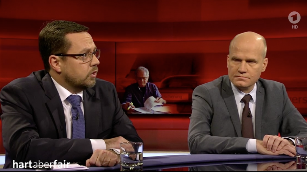 GDV-Geschäftsführer Peter Schwark (links) verteidigte die Lebensversicherung gegen Kritiker. Ralph Brinkhaus, CDU-Finanzexperte, kritisierte, dass vermehrt Policen in den Run-off geschickt werden.