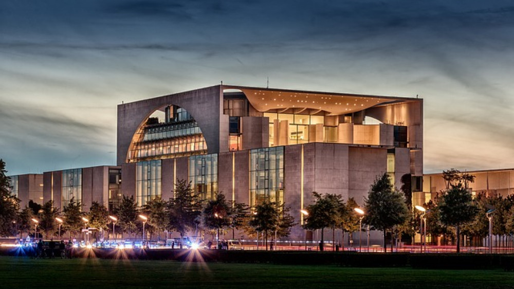 Das Bundeskanzleramt im Regierungsviertel. Hier will auch Friedrich Merz hin - noch sitzt dort Angela Merkel (Symbolbild).