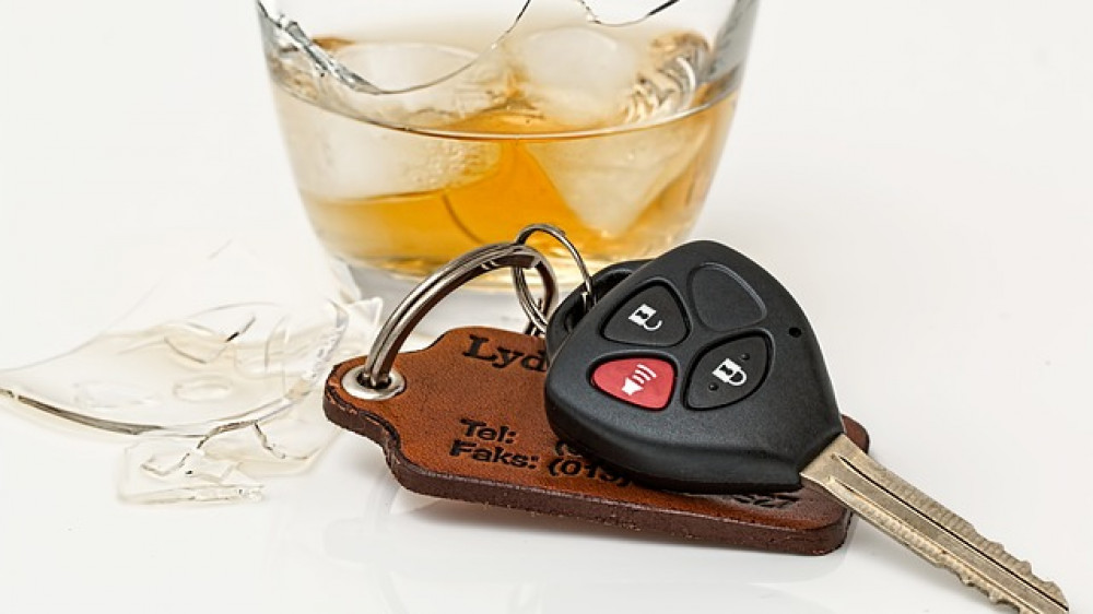 Wo man nicht auf die menschliche Vernunft setzen kann, soll es laut Unfallforschung der Versicherer (UDV) bald die Technik richten: Alkohol-Fahrsperren für alle Neuwagen werden gefordert (Symbolbild)