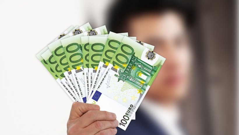 Versicherungsmakler betrügt Kundin um 110 .000 Euro – und kommt mit der Tat davon Versicherungsmakler betrügt Kundin um 110 .000 Euro – und kommt mit der Tat davon