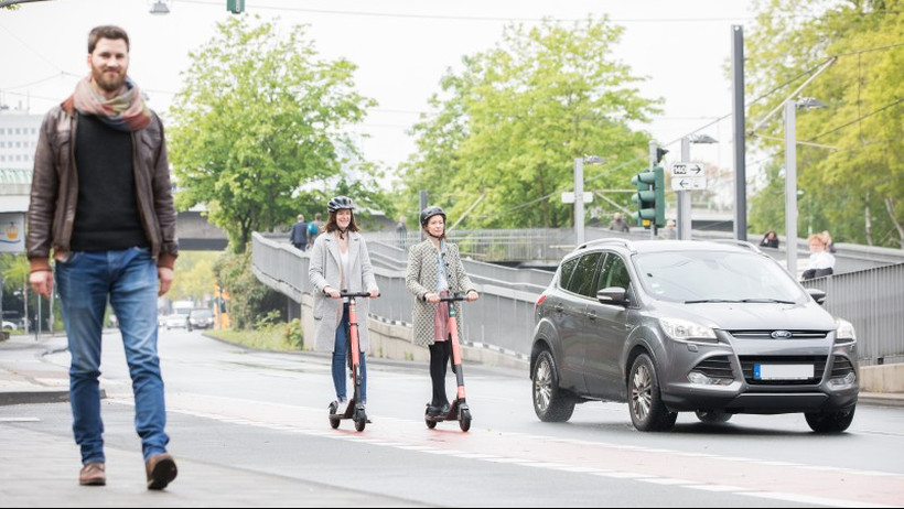 Bundesrat erlaubt E-Scooter; Auch DEVK und Provinzial NordWest starten eine Police Bundesrat erlaubt E-Scooter; Auch DEVK und Provinzial NordWest starten eine Police