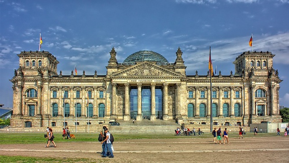 Der Reichstag in Berlin (Symbolbild). Die deutsche Politik muss sich mit einer alternden Bevölkerung auseinander setzen.