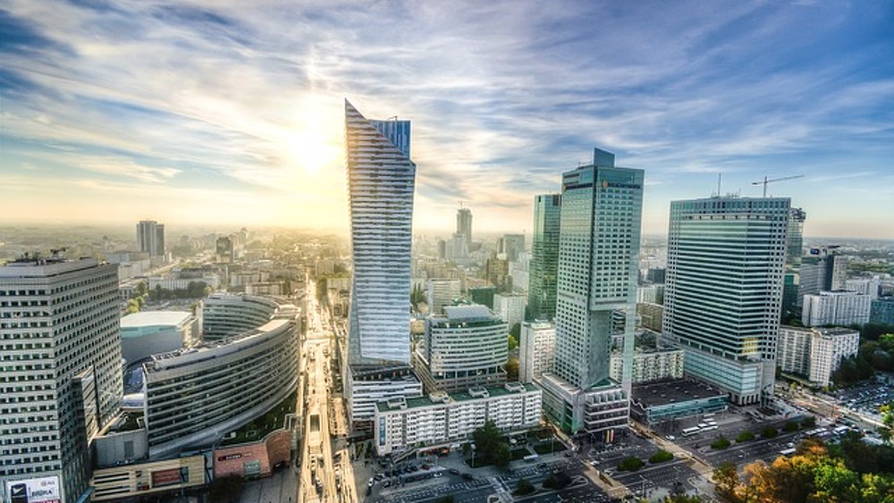 Eigentlich eine Boom-Metropole: aber nicht mehr für die Axa? Skyline von Warschau (Symbolbild).