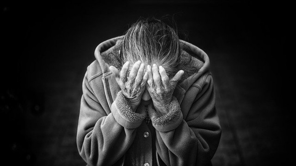 Immer mehr Menschen sind von Überschuldung im Alter betroffen (Symbolbild).