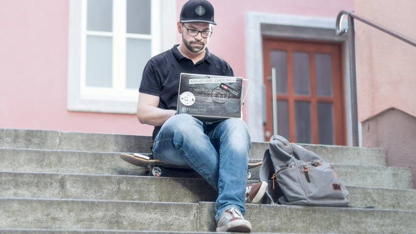 Zwischen Benjamin Blümchen und abstrakter Verweisung – Patrick Hamacher im Interview Zwischen Benjamin Blümchen und abstrakter Verweisung – Patrick Hamacher im Interview