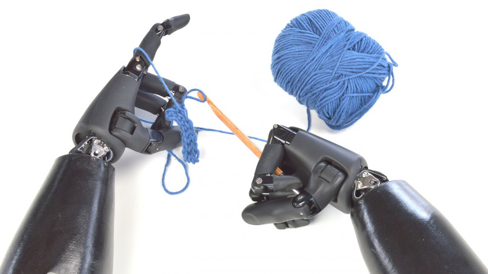 Maschinen können immer mehr Tätigkeiten des Menschen übernehmen: auch in der Versicherungsbranche (Symbolbild).