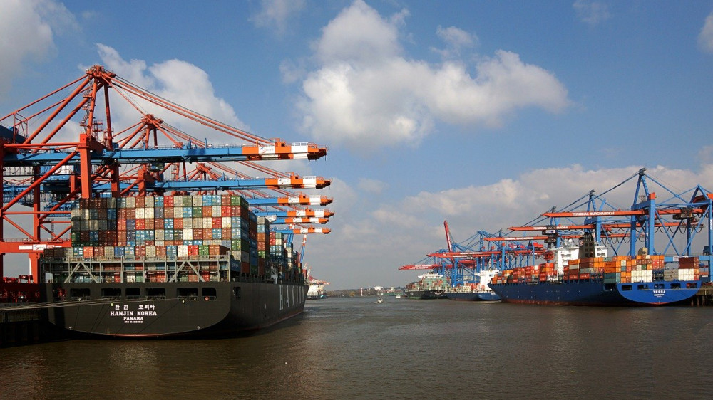 Der Hamburger Hafen (Symbolbild). Laut einer Studie des GDV verliert die deutsche Wirtschaft jährlich Milliarden durch Überregulierung